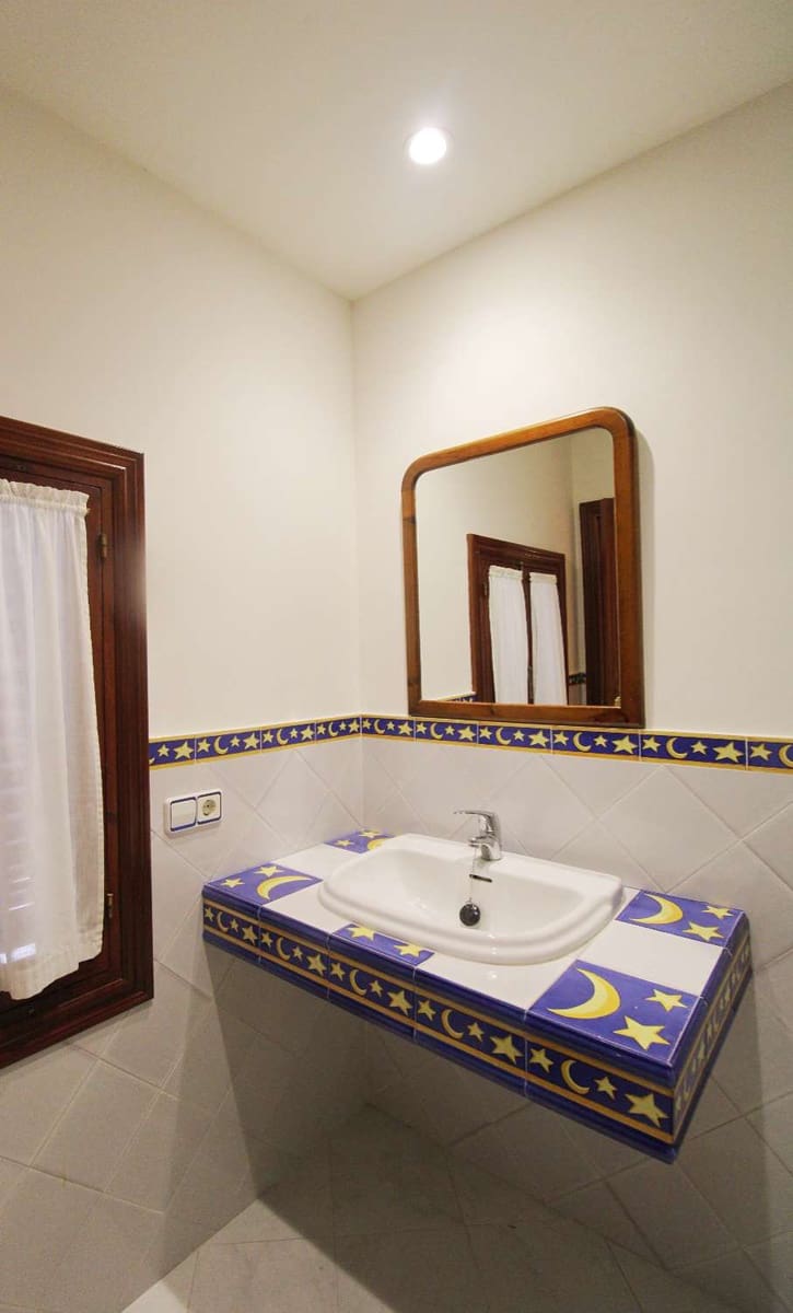 5 soveværelse Villa til leje i Malaga by med swimmingpool garage - € 4.500 (Ref: 9848982)
