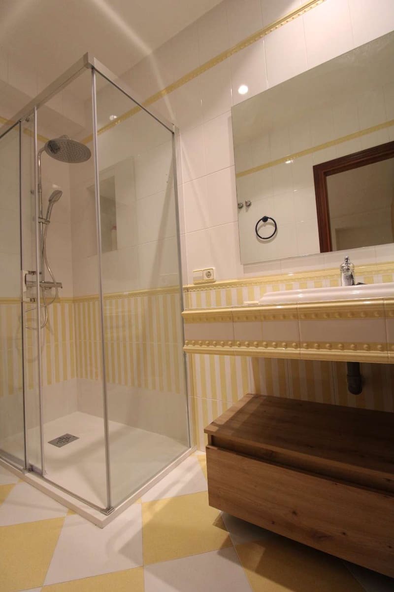5 soveværelse Villa til leje i Malaga by med swimmingpool garage - € 4.500 (Ref: 9848982)