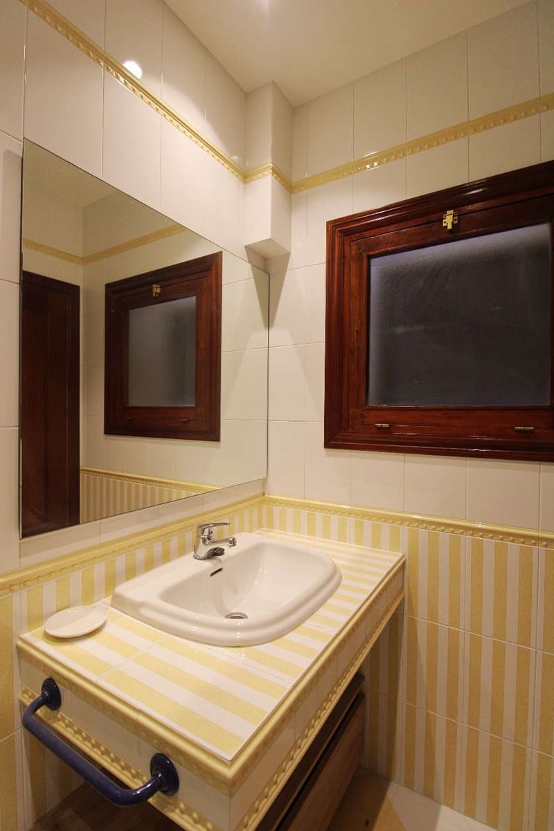 5 soveværelse Villa til leje i Malaga by med swimmingpool garage - € 4.500 (Ref: 9848982)