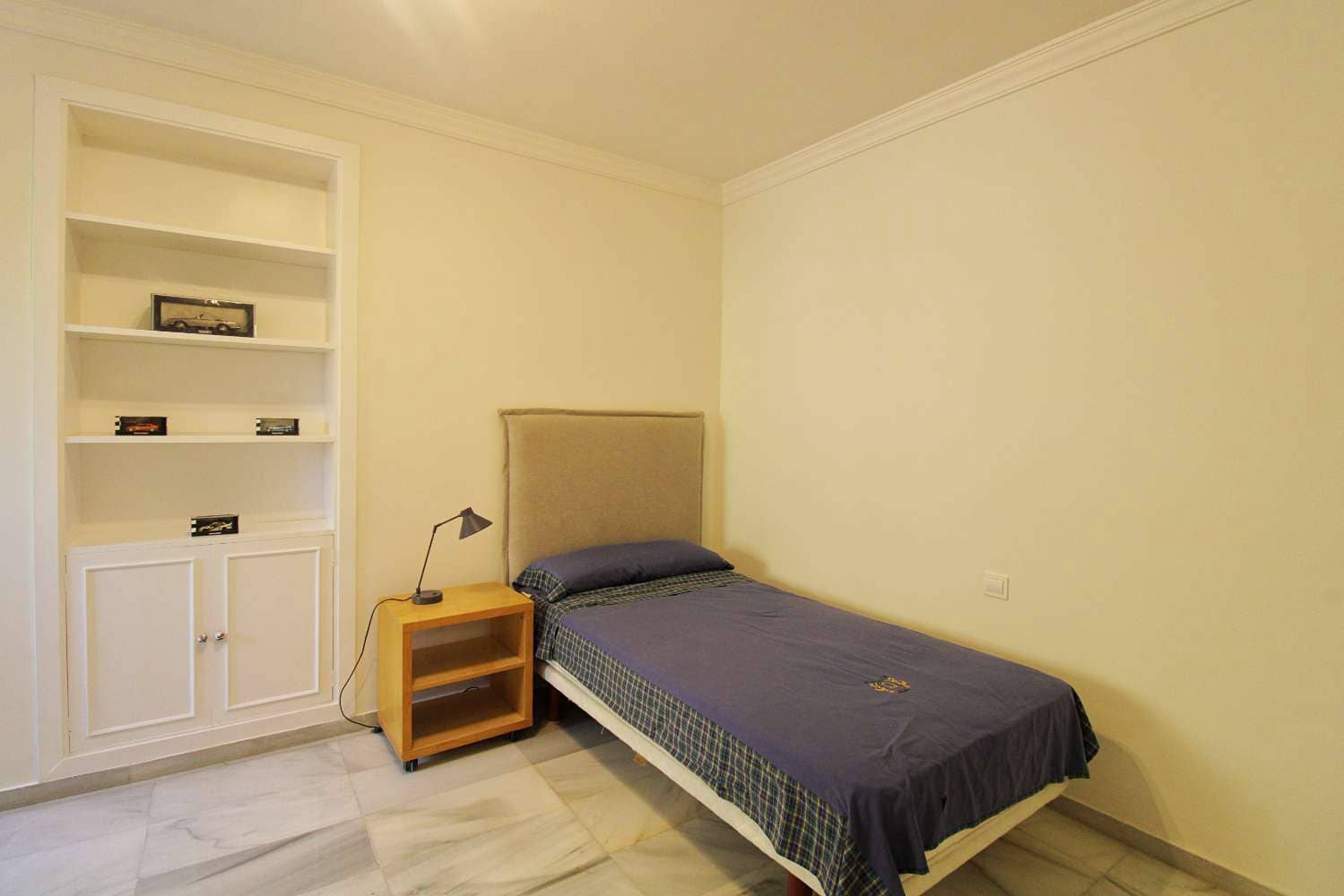 5 soveværelse Villa til leje i Malaga by med swimmingpool garage - € 4.500 (Ref: 9848982)