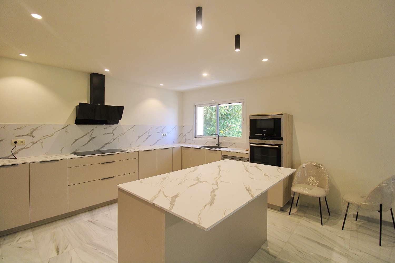 5 soveværelse Villa til leje i Malaga by med swimmingpool garage - € 4.500 (Ref: 9848982)