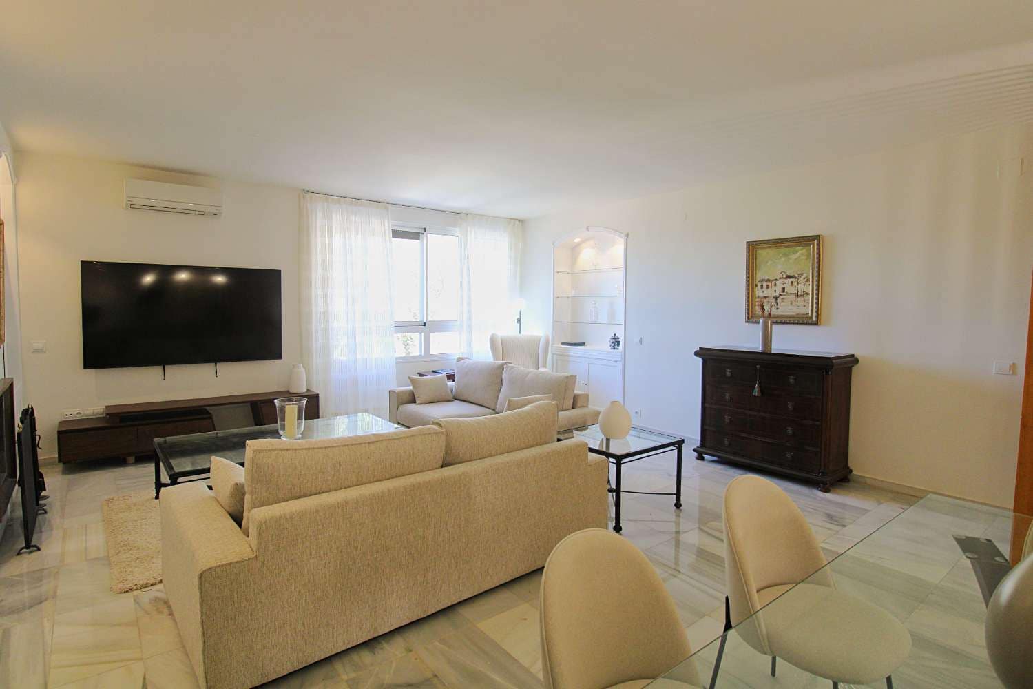 5 soveværelse Villa til leje i Malaga by med swimmingpool garage - € 4.500 (Ref: 9848982)