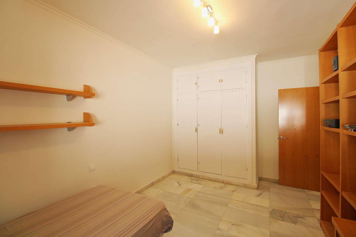 5 soveværelse Villa til leje i Malaga by med swimmingpool garage - € 4.500 (Ref: 9848982)