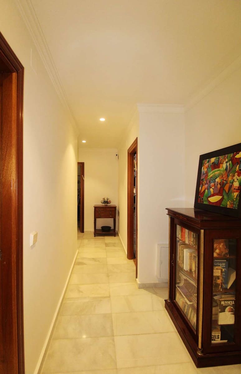 5 soveværelse Villa til leje i Malaga by med swimmingpool garage - € 4.500 (Ref: 9848982)