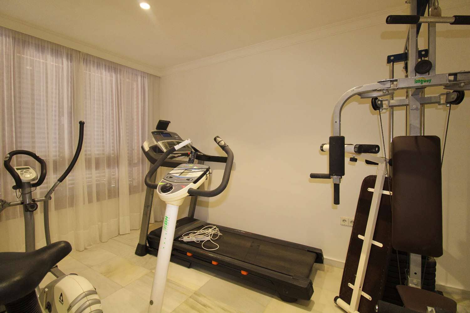 5 soveværelse Villa til leje i Malaga by med swimmingpool garage - € 4.500 (Ref: 9848982)