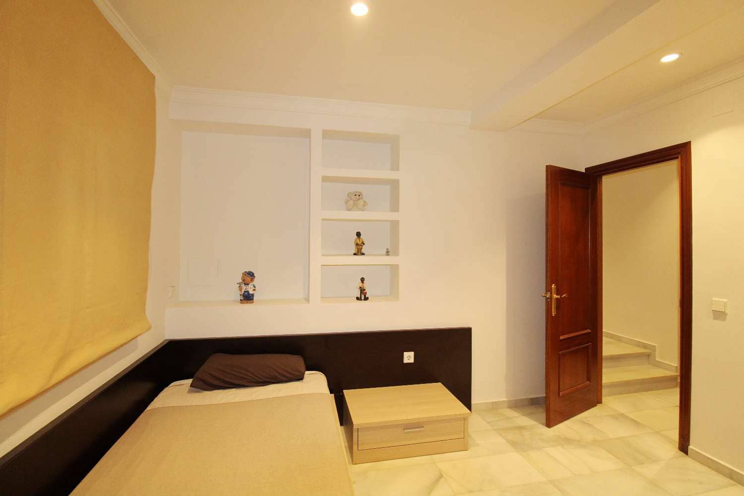 5 soveværelse Villa til leje i Malaga by med swimmingpool garage - € 4.500 (Ref: 9848982)