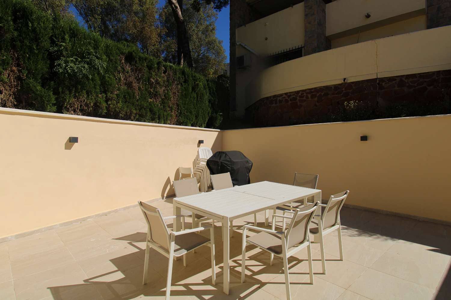 5 soveværelse Villa til leje i Malaga by med swimmingpool garage - € 4.500 (Ref: 9848982)