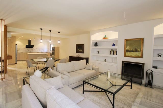 5 soveværelse Villa til leje i Cerrado de Calderon, Málaga by med swimmingpool garage - € 4.500 (Ref: 9848982)