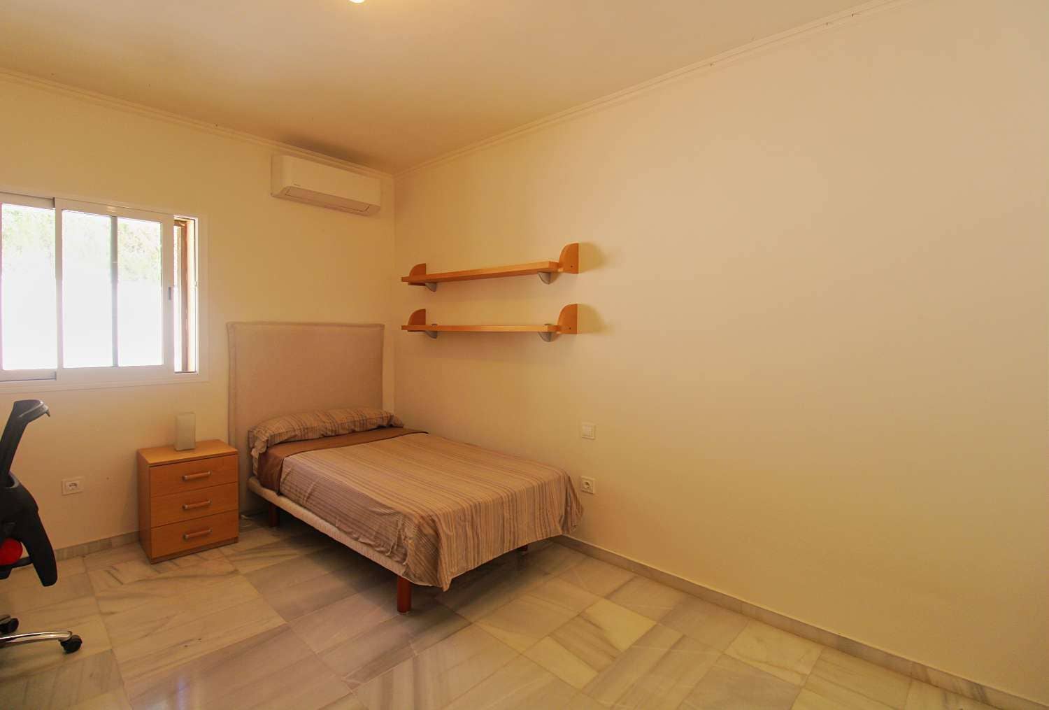 5 soveværelse Villa til leje i Malaga by med swimmingpool garage - € 4.500 (Ref: 9848982)