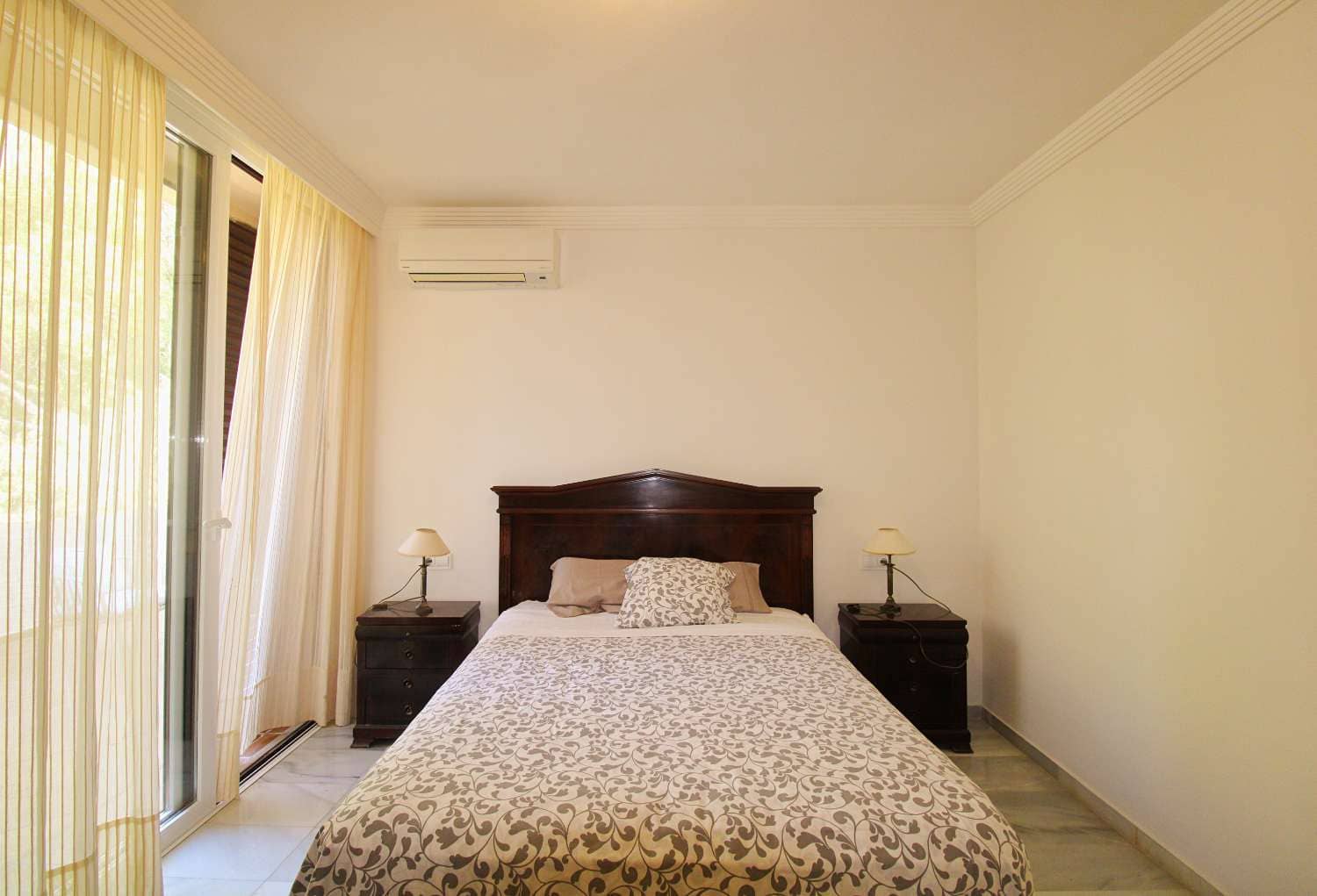 5 soveværelse Villa til leje i Malaga by med swimmingpool garage - € 4.500 (Ref: 9848982)