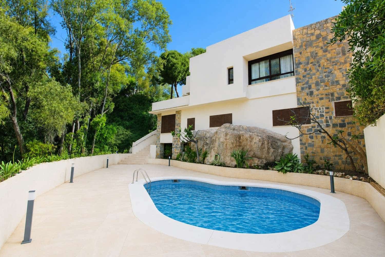 5 soveværelse Villa til leje i Malaga by med swimmingpool garage - € 4.500 (Ref: 9848982)