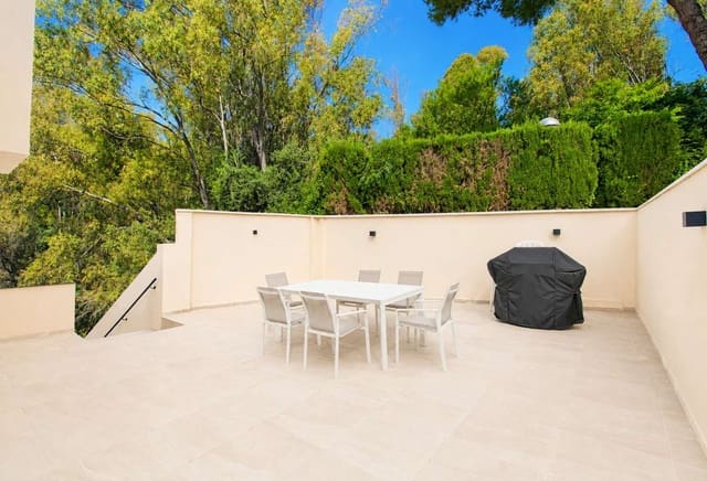 5 soveværelse Villa til leje i Cerrado de Calderon, Málaga by med swimmingpool garage - € 4.500 (Ref: 9848982)