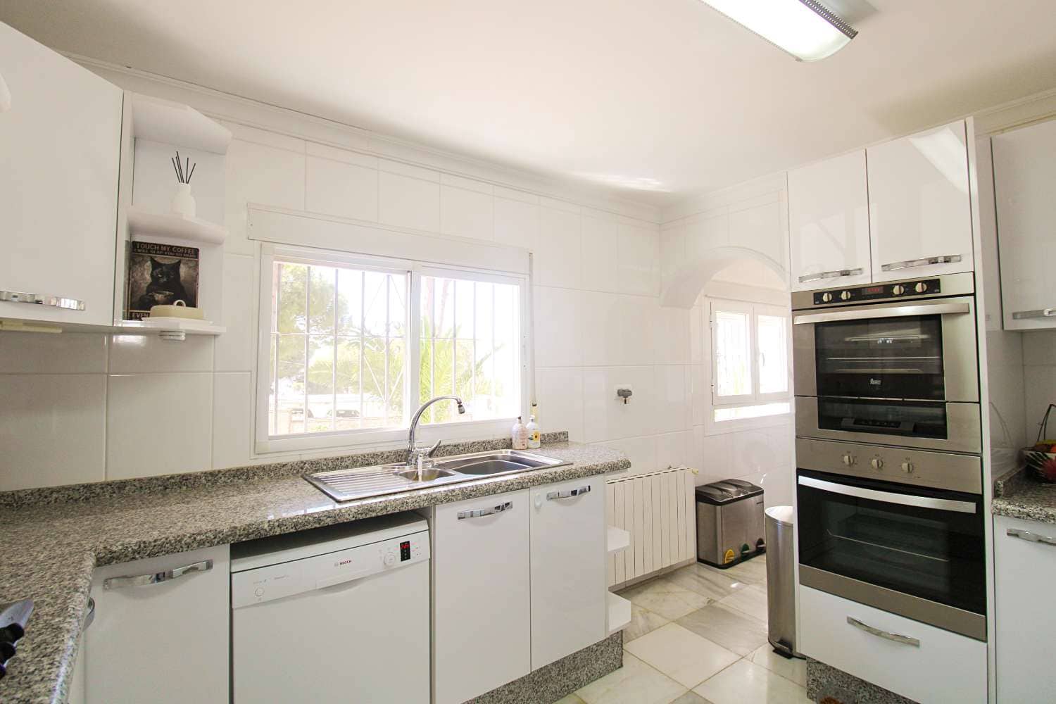 3 soverom Villa til salgs i Alhaurin de la Torre med svømmebasseng - € 675 000 (Ref: 9863999)