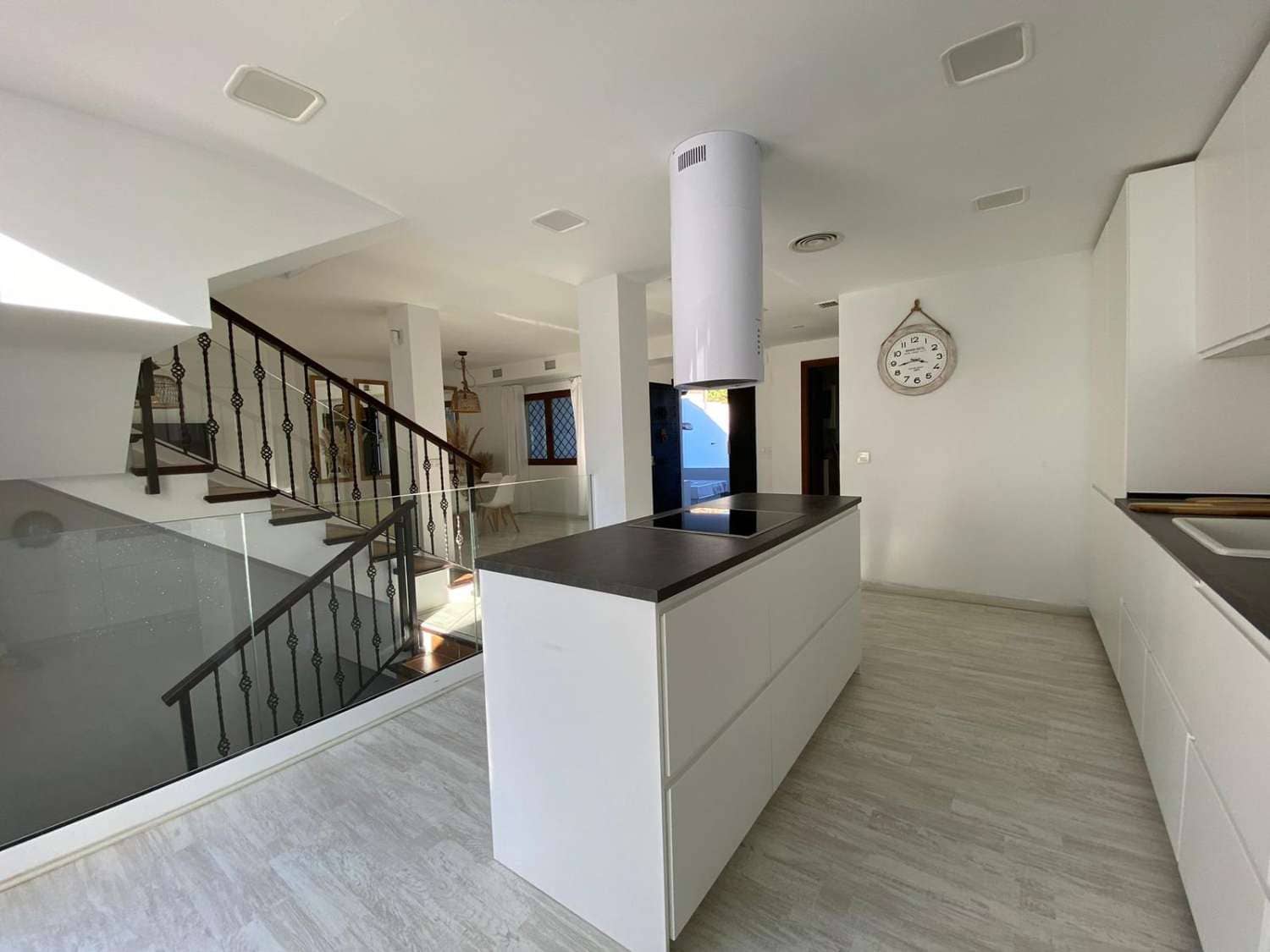 4 sypialnia Dom na sprzedaż w Alhaurin de la Torre z basenem garażem - 480 000 € (Ref: 9872918)