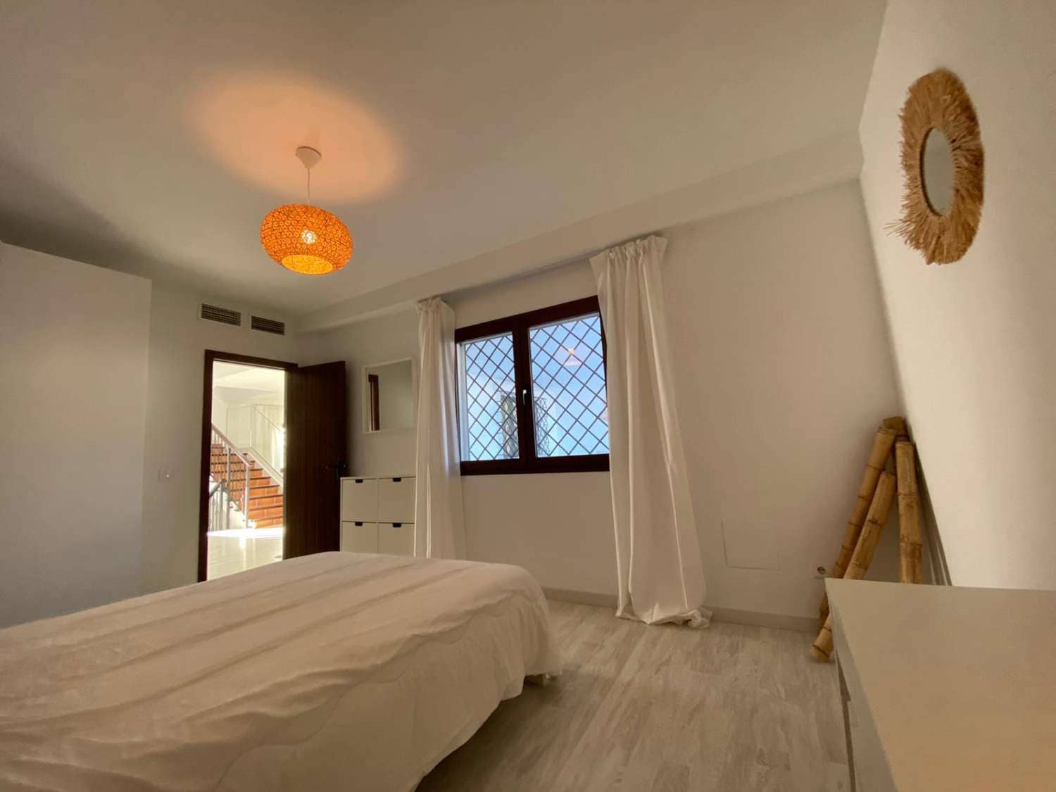 4 sypialnia Dom na sprzedaż w Alhaurin de la Torre z basenem garażem - 480 000 € (Ref: 9872918)