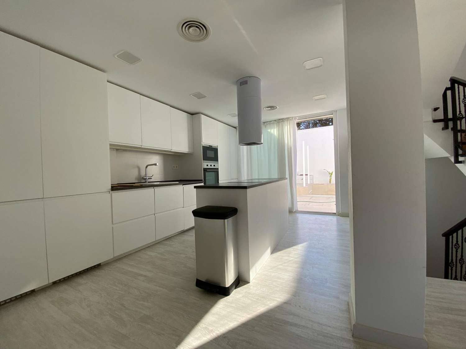 4 sypialnia Dom na sprzedaż w Alhaurin de la Torre z basenem garażem - 480 000 € (Ref: 9872918)