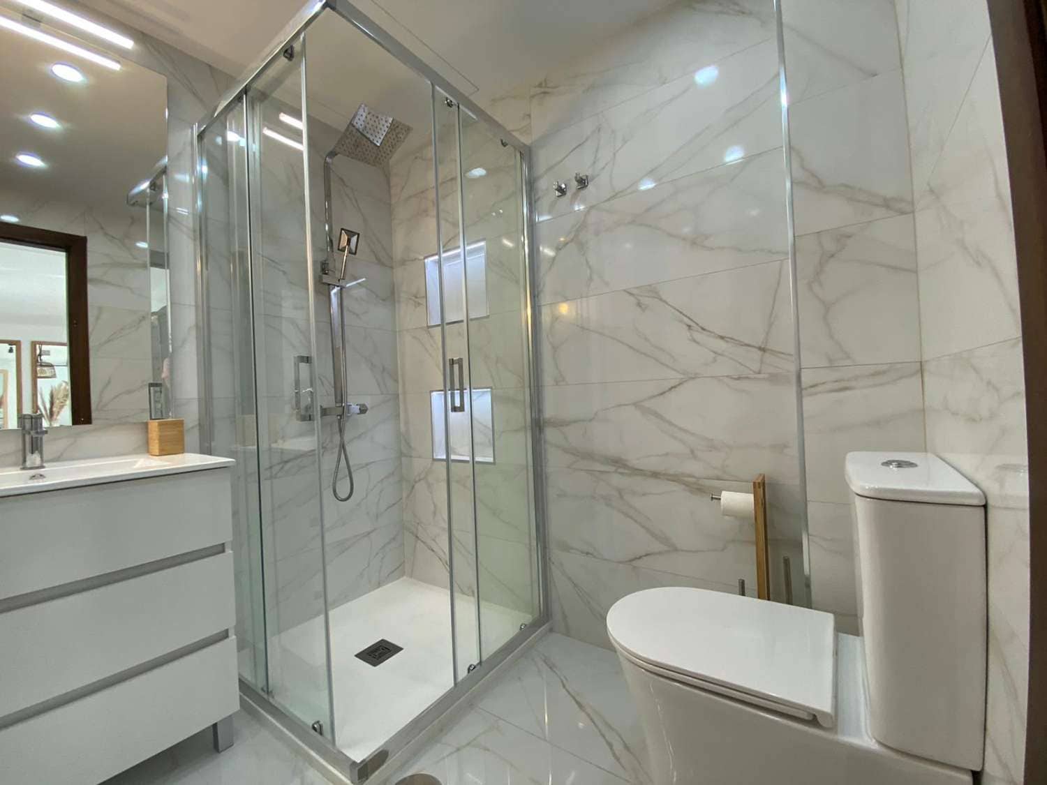 4 sypialnia Dom na sprzedaż w Alhaurin de la Torre z basenem garażem - 480 000 € (Ref: 9872918)