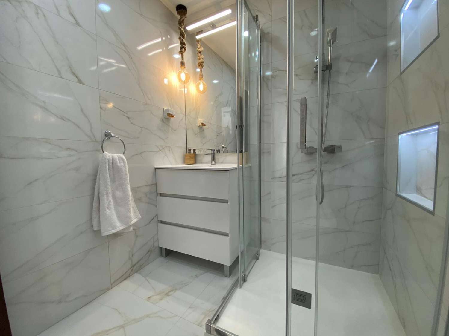 4 sypialnia Dom na sprzedaż w Alhaurin de la Torre z basenem garażem - 480 000 € (Ref: 9872918)