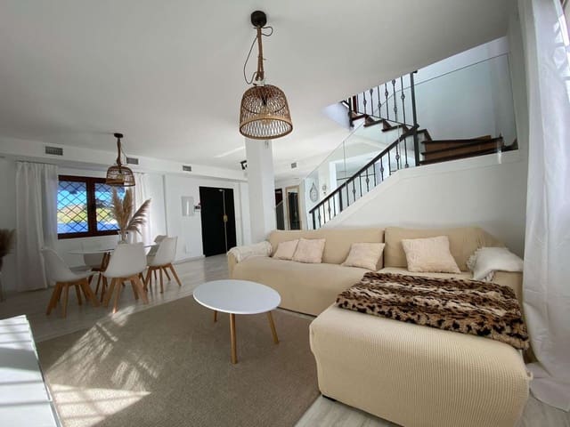4 sypialnia Dom na sprzedaż w Alhaurín de la Torre z basenem garażem - 480 000 € (Ref: 9872918)