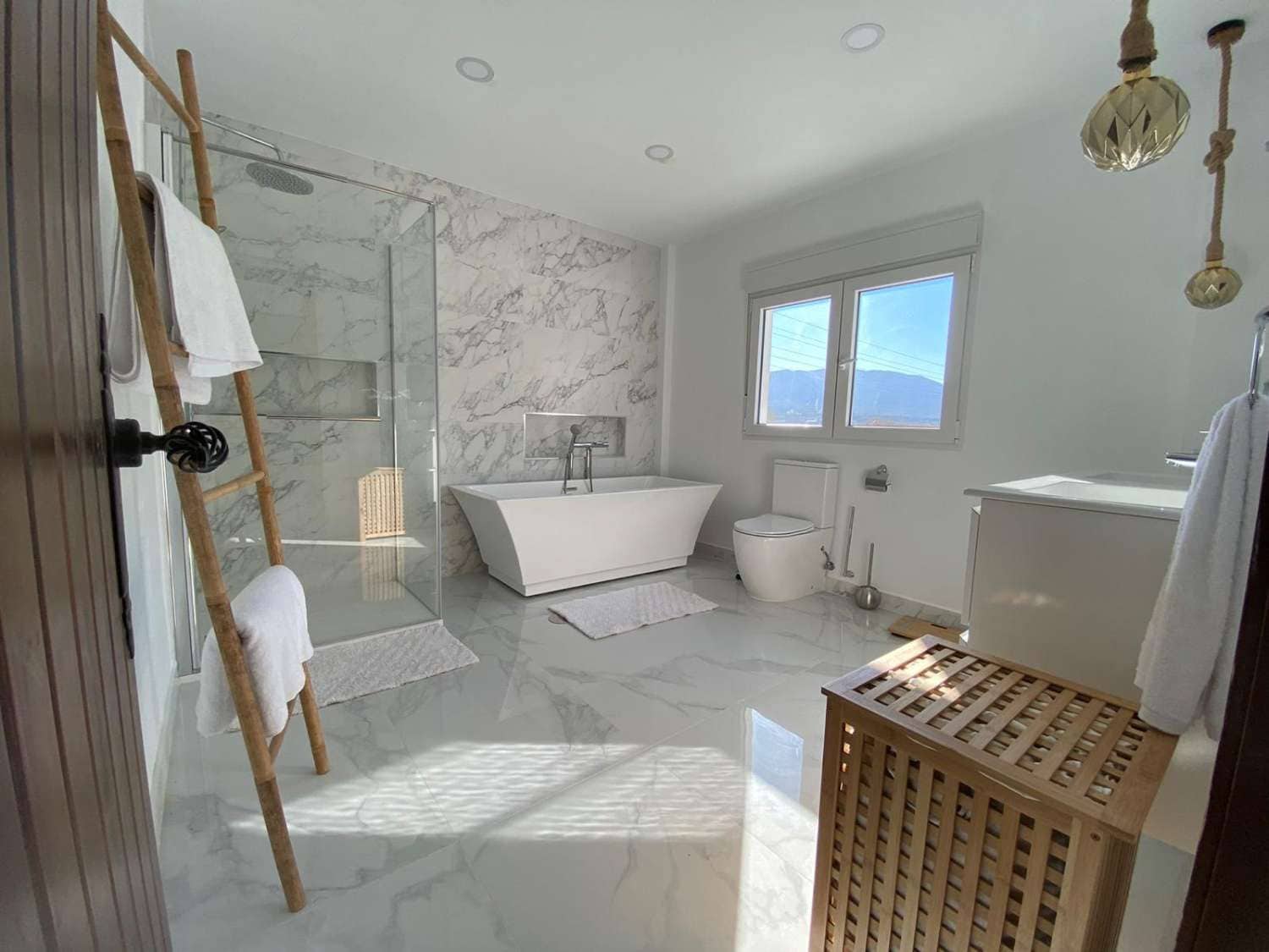 4 sypialnia Dom na sprzedaż w Alhaurin de la Torre z basenem garażem - 480 000 € (Ref: 9872918)