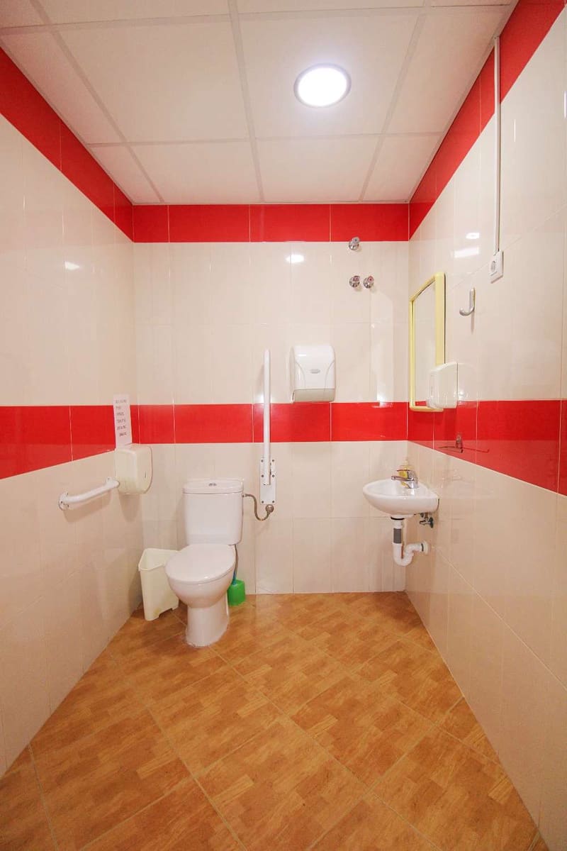 Local Commercial à louer à Alhaurin de la Torre - 900 € (Ref: 9902769)