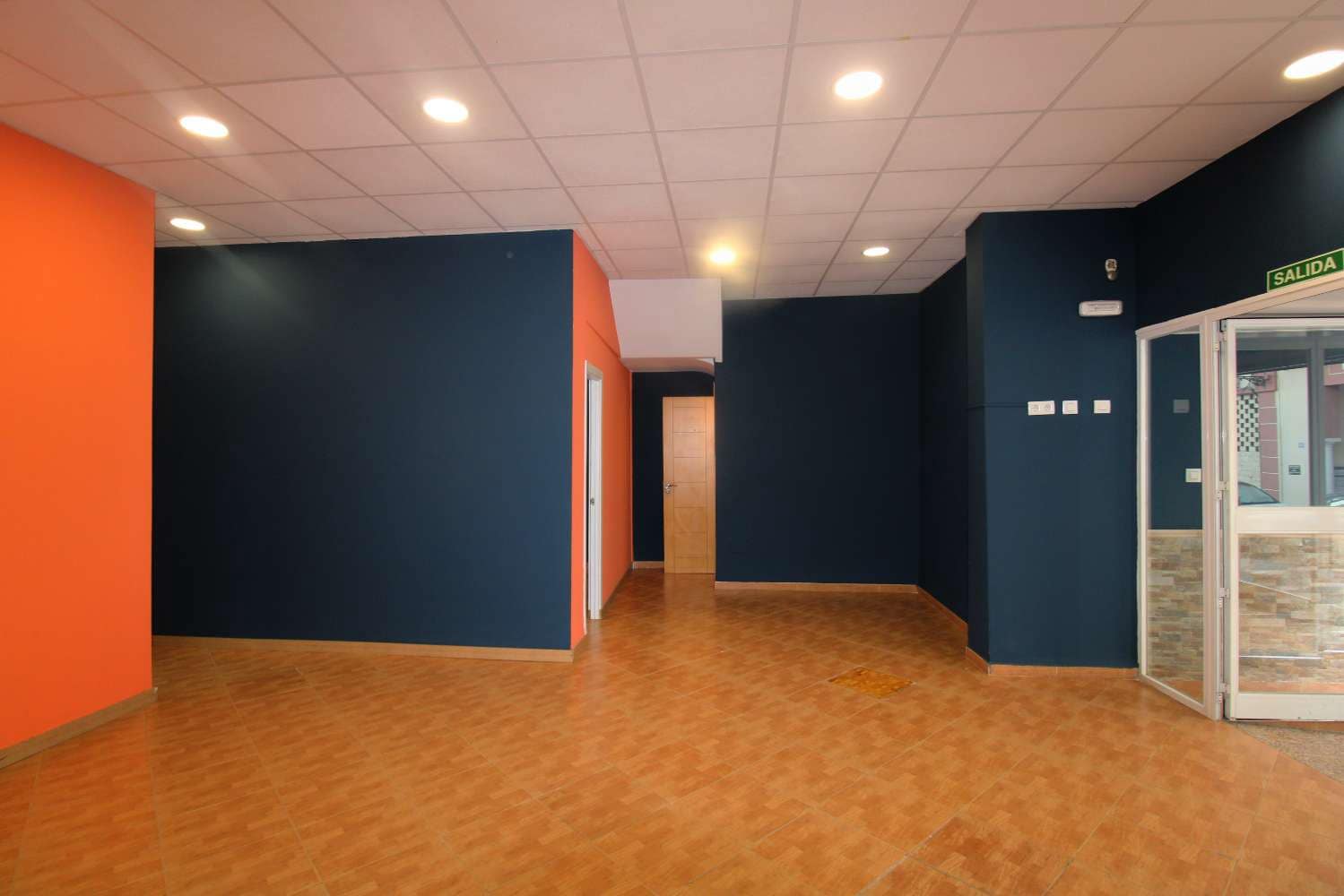 Local Commercial à louer à Alhaurin de la Torre - 900 € (Ref: 9902769)