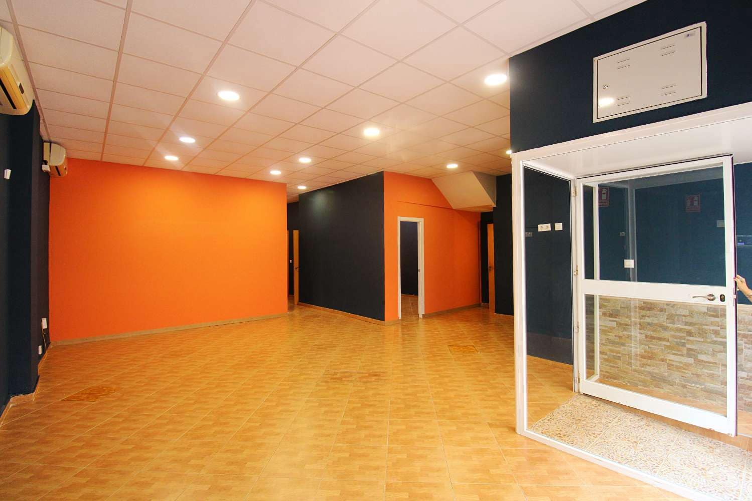 Local Commercial à louer à Alhaurin de la Torre - 900 € (Ref: 9902769)