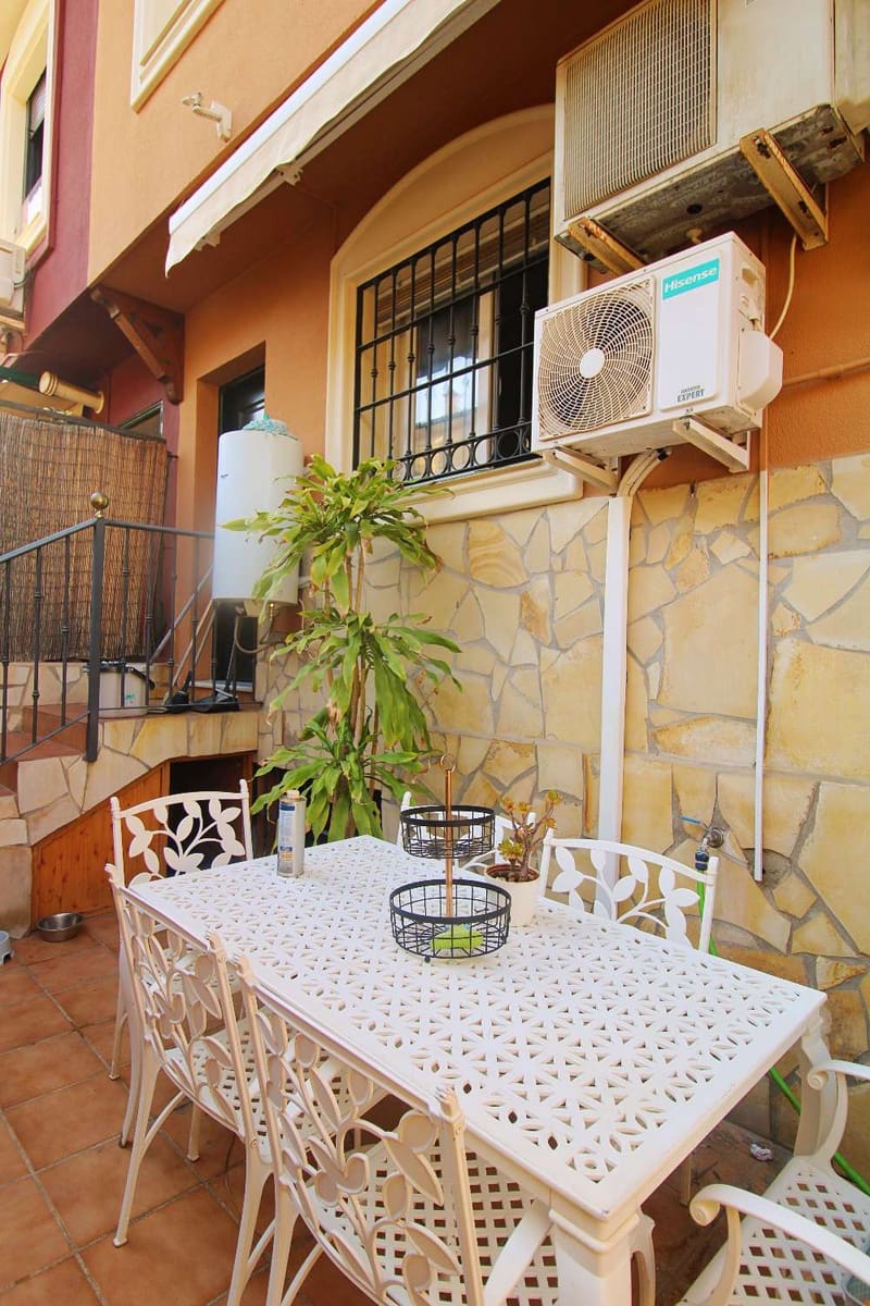 Pareado de 4 habitaciones en Alhaurín de la Torre en venta con piscina - 759.950 € (Ref: 9902770)