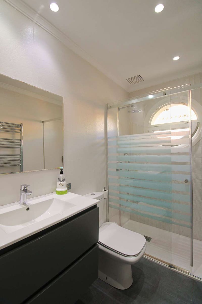 Pareado de 4 habitaciones en Alhaurín de la Torre en venta con piscina - 759.950 € (Ref: 9902770)