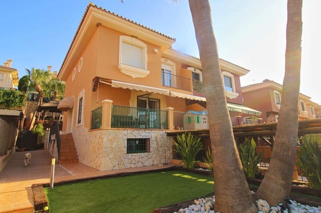 Pareado de 4 habitaciones en Alhaurín de la Torre en venta con piscina - 759.950 € (Ref: 9902770)