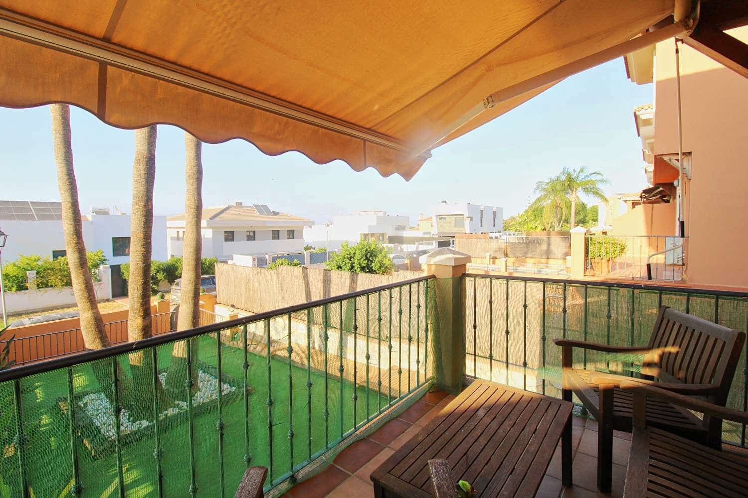 Pareado de 4 habitaciones en Alhaurín de la Torre en venta con piscina - 759.950 € (Ref: 9902770)