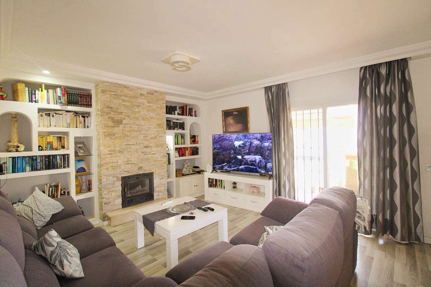 Pareado de 4 habitaciones en Alhaurín de la Torre en venta con piscina - 759.950 € (Ref: 9902770)