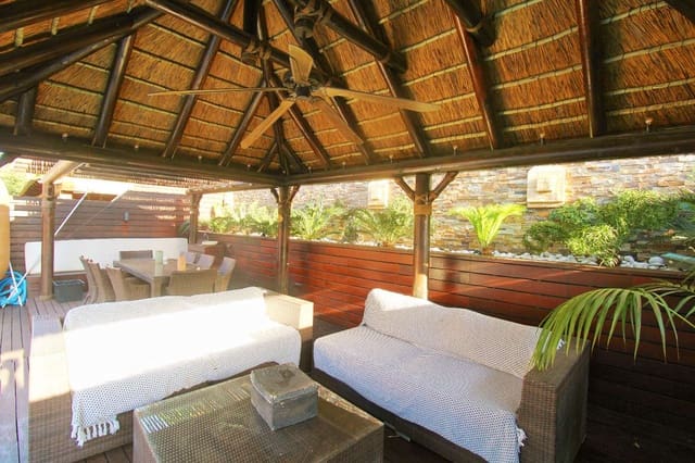 Pareado de 4 habitaciones en Alhaurín de la Torre en venta con piscina - 759.950 € (Ref: 9902770)