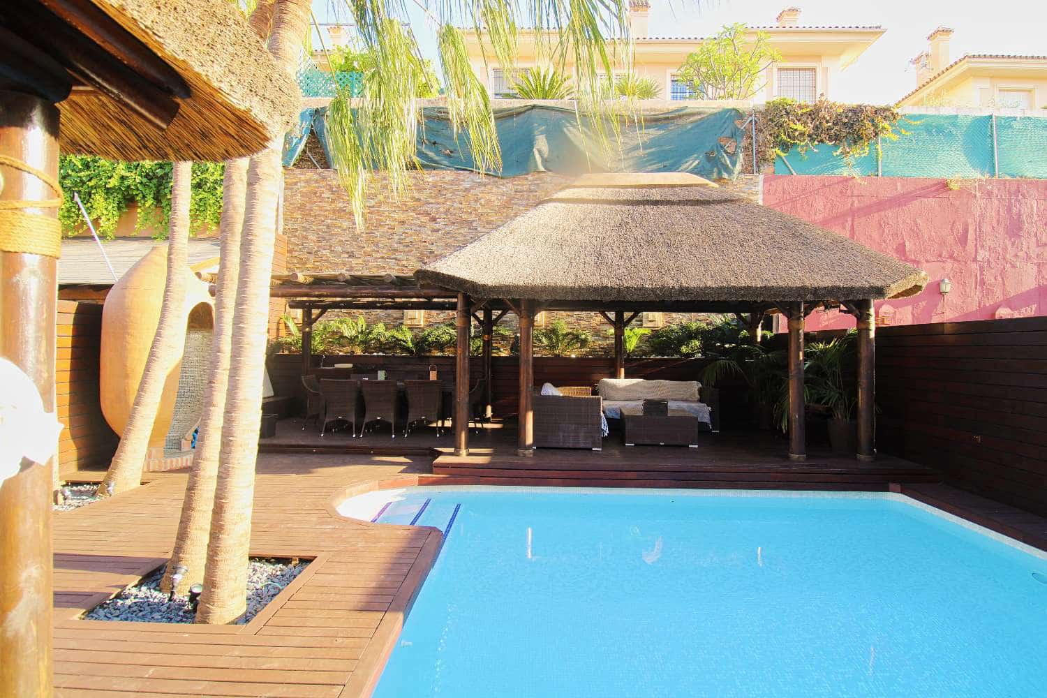 Pareado de 4 habitaciones en Alhaurín de la Torre en venta con piscina - 759.950 € (Ref: 9902770)