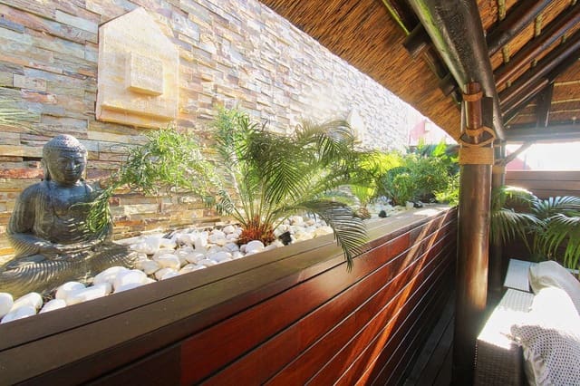 Pareado de 4 habitaciones en Alhaurín de la Torre en venta con piscina - 759.950 € (Ref: 9902770)
