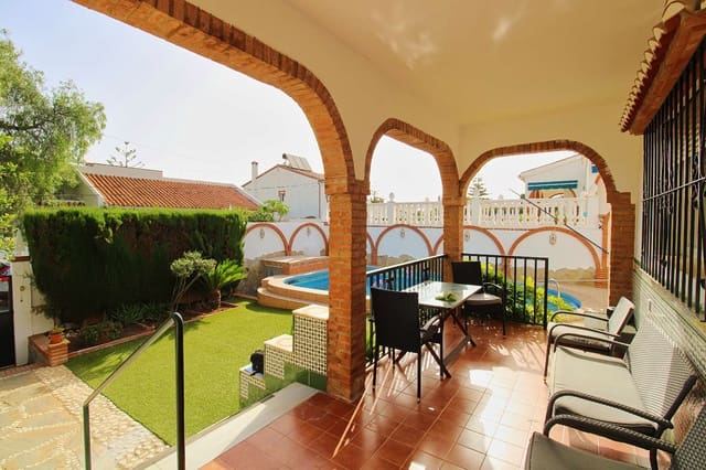 4 sypialnia Willa do wynajęcia w Alhaurín de la Torre z basenem garażem - 2 500 € (Ref: 9915183)
