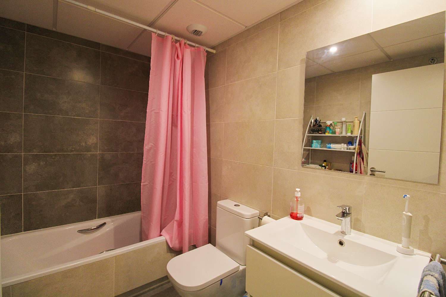 2 bedroom Flat for rent in Alhaurin de la Torre with garage - € 1,200 (Ref: 9949122)