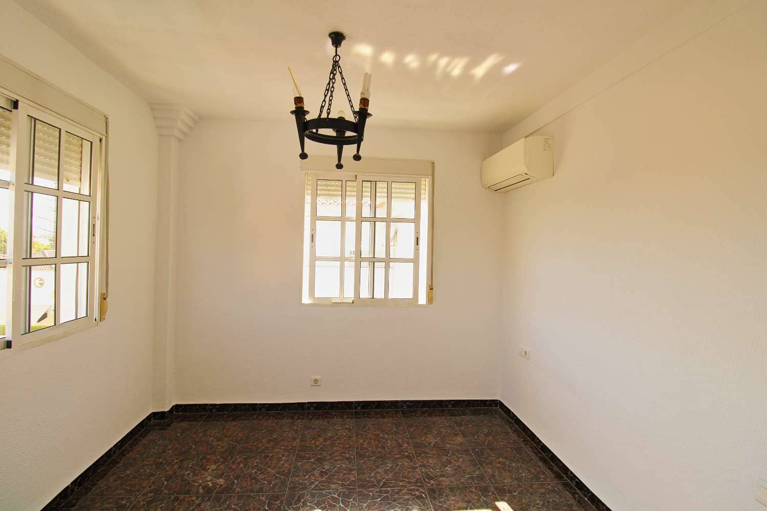 4 quarto Moradia Geminada para venda em Alhaurin de la Torre com piscina garagem - 664 000 € (Ref: 9956718)
