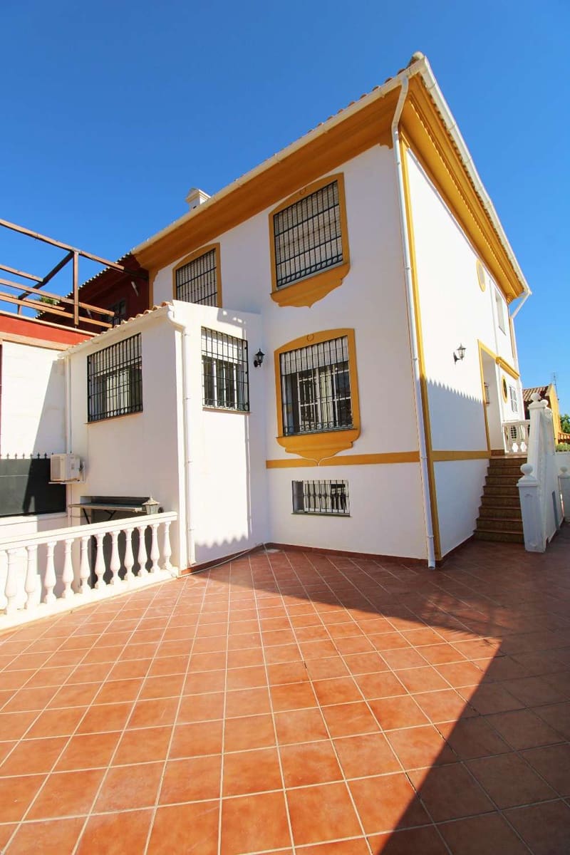 4 quarto Moradia Geminada para venda em Alhaurin de la Torre com piscina garagem - 664 000 € (Ref: 9956718)