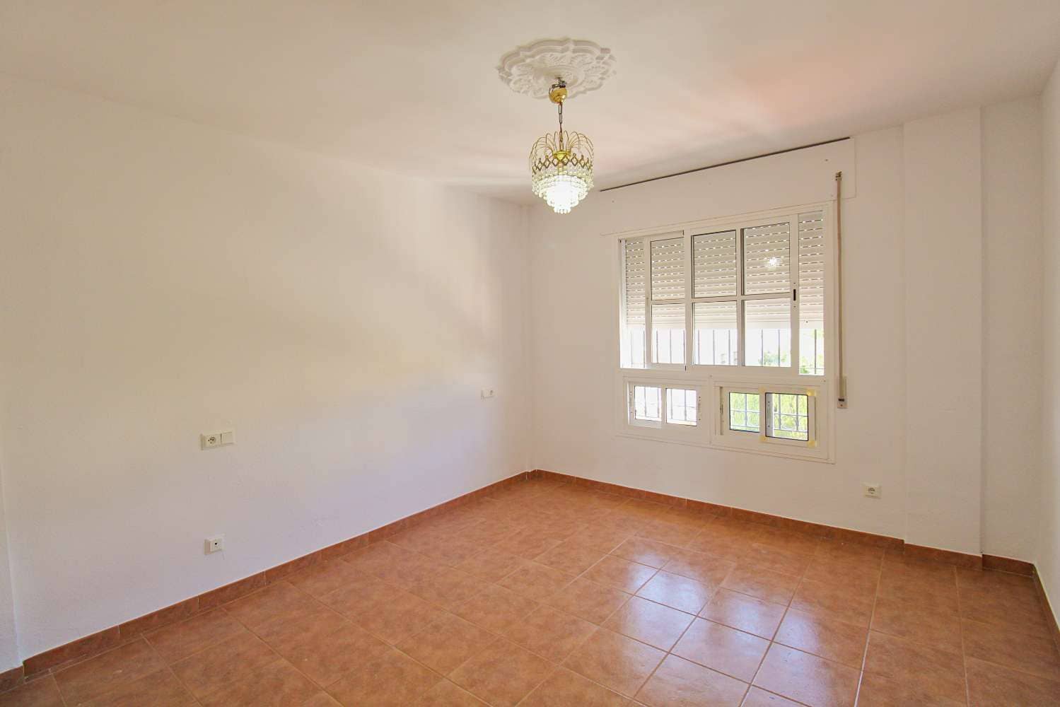 4 quarto Moradia Geminada para venda em Alhaurin de la Torre com piscina garagem - 664 000 € (Ref: 9956718)