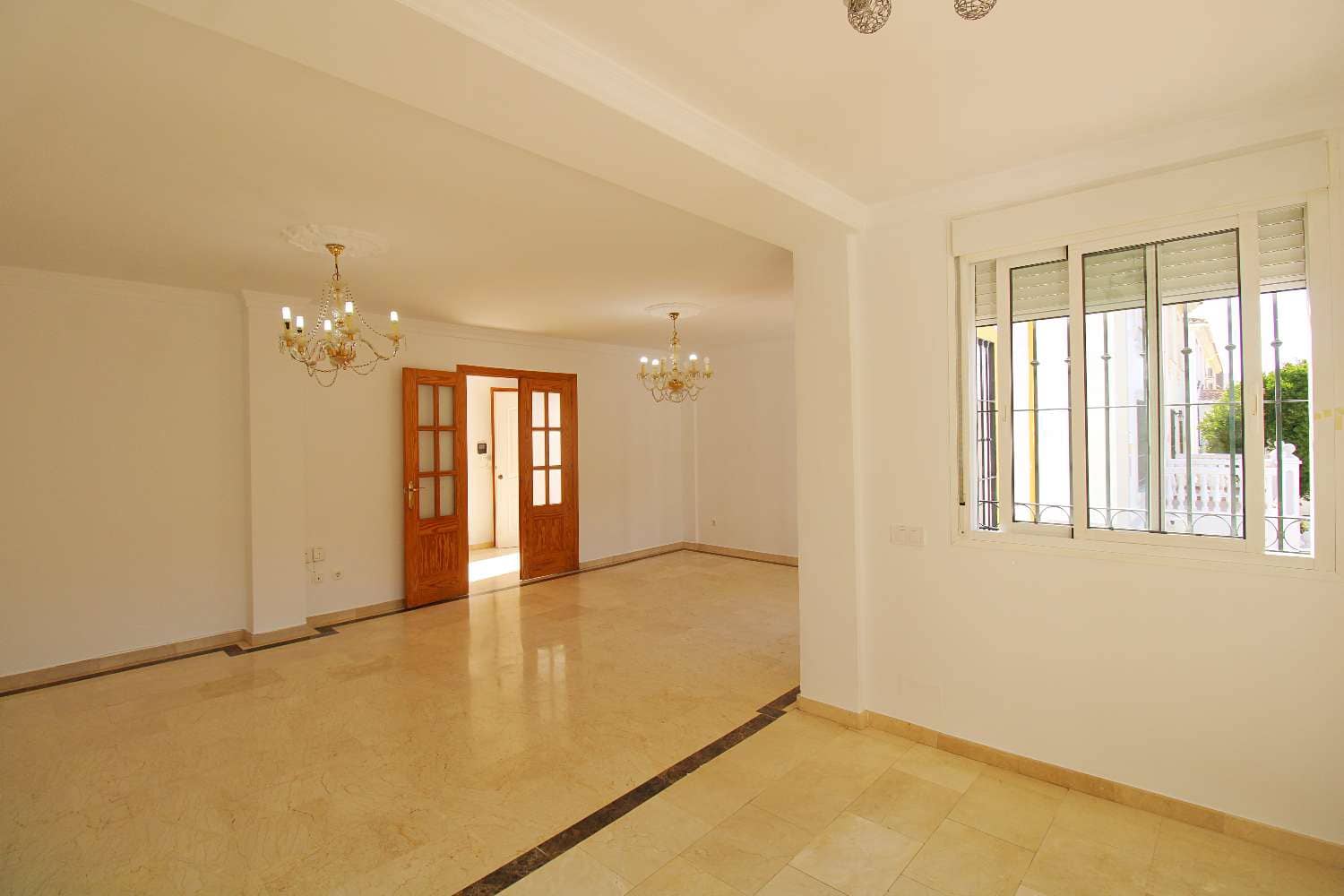 4 quarto Moradia Geminada para venda em Alhaurin de la Torre com piscina garagem - 664 000 € (Ref: 9956718)