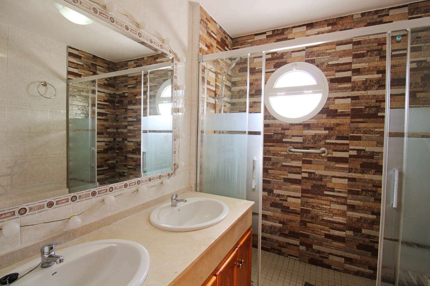 4 quarto Moradia Geminada para venda em Alhaurin de la Torre com piscina garagem - 664 000 € (Ref: 9956718)