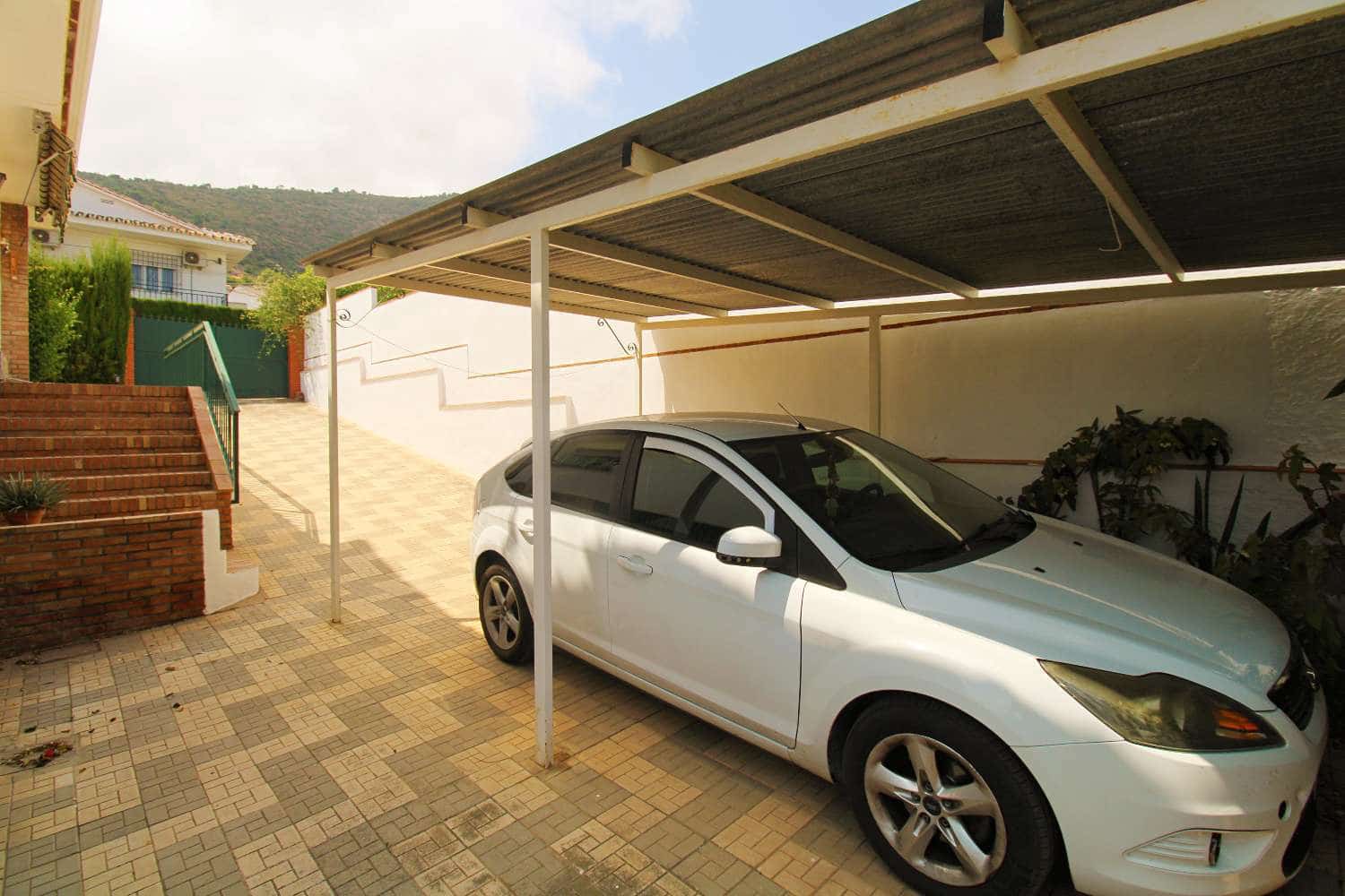 3 makuuhuone Huvila myytävänä paikassa Alhaurin de la Torre mukana uima-altaan 
autotalli - 675 000 € (Ref: 9981794)
