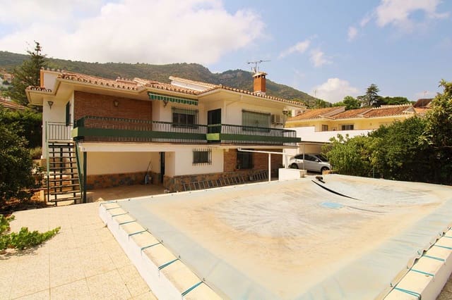 3 soveværelse Villa til salg i Alhaurín de la Torre med swimmingpool garage - € 675.000 (Ref: 9981794)