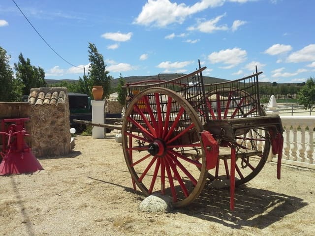 2 bedroom Finca/Country House for sale in Yecla - € 650,000 (Ref: 5788058)