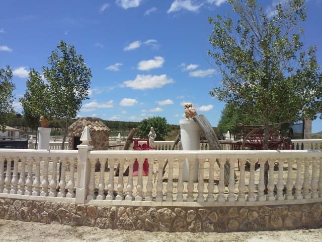 2 bedroom Finca/Country House for sale in Yecla - € 650,000 (Ref: 5788058)