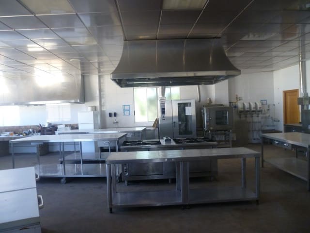 10 slaapkamer Hotel te koop in La Vall d'Uixó met garage - € 5.000.000 (Ref: 8717224)