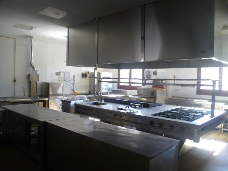 10 bedroom Hotel for sale in La Vall d'Uixo with garage - € 5,000,000 (Ref: 8717224)