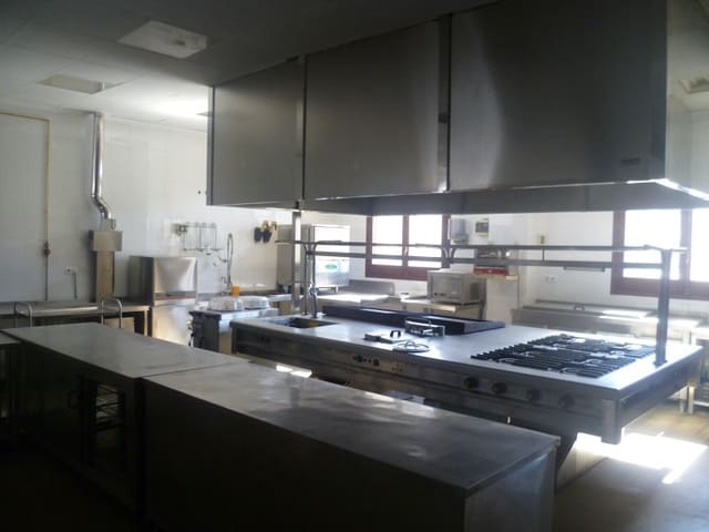 10 slaapkamer Hotel te koop in La Vall d'Uixó met garage - € 5.000.000 (Ref: 8717224)