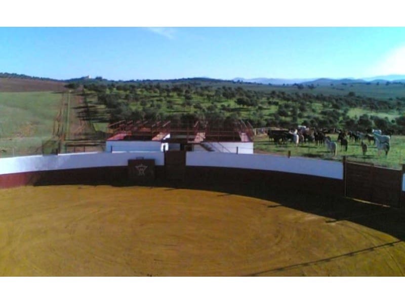 Finca/Casa di Campagna in vendita in Hinojares - 35.000.000 € (Rif: 8734251)